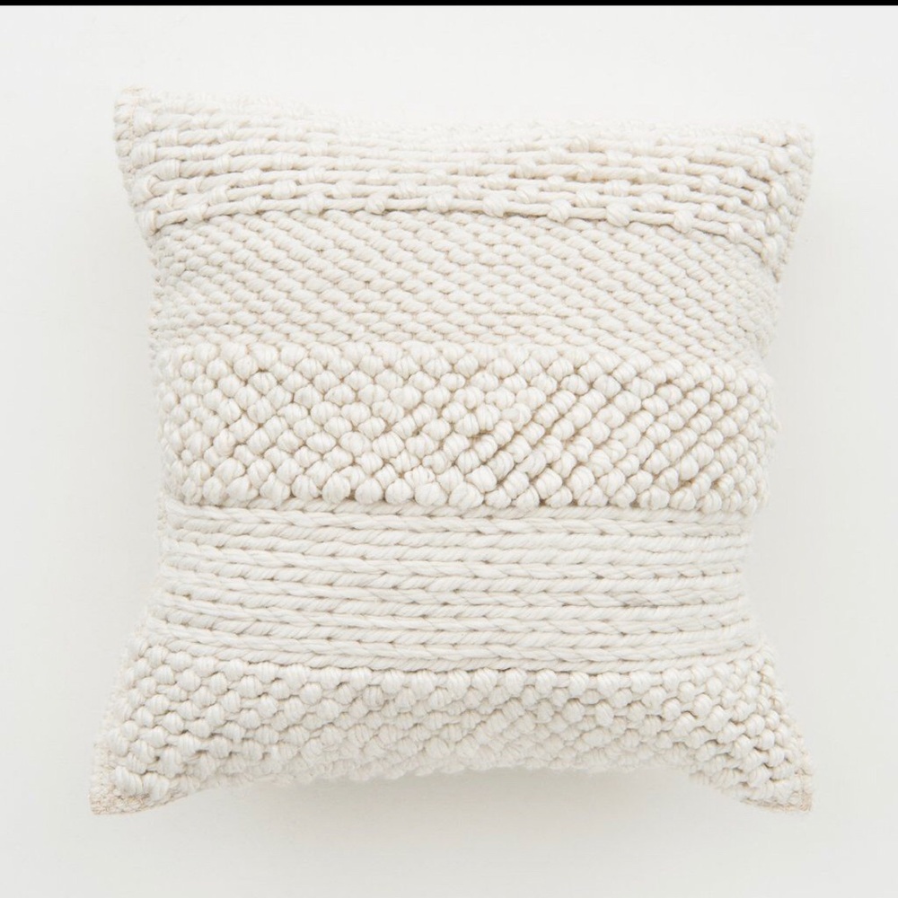 Magnolia Josie beige pillow